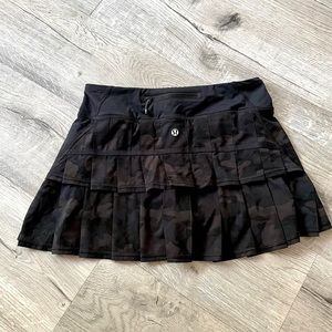 Lululemon-Pace Setter Skirt-Black Camo-sz 4